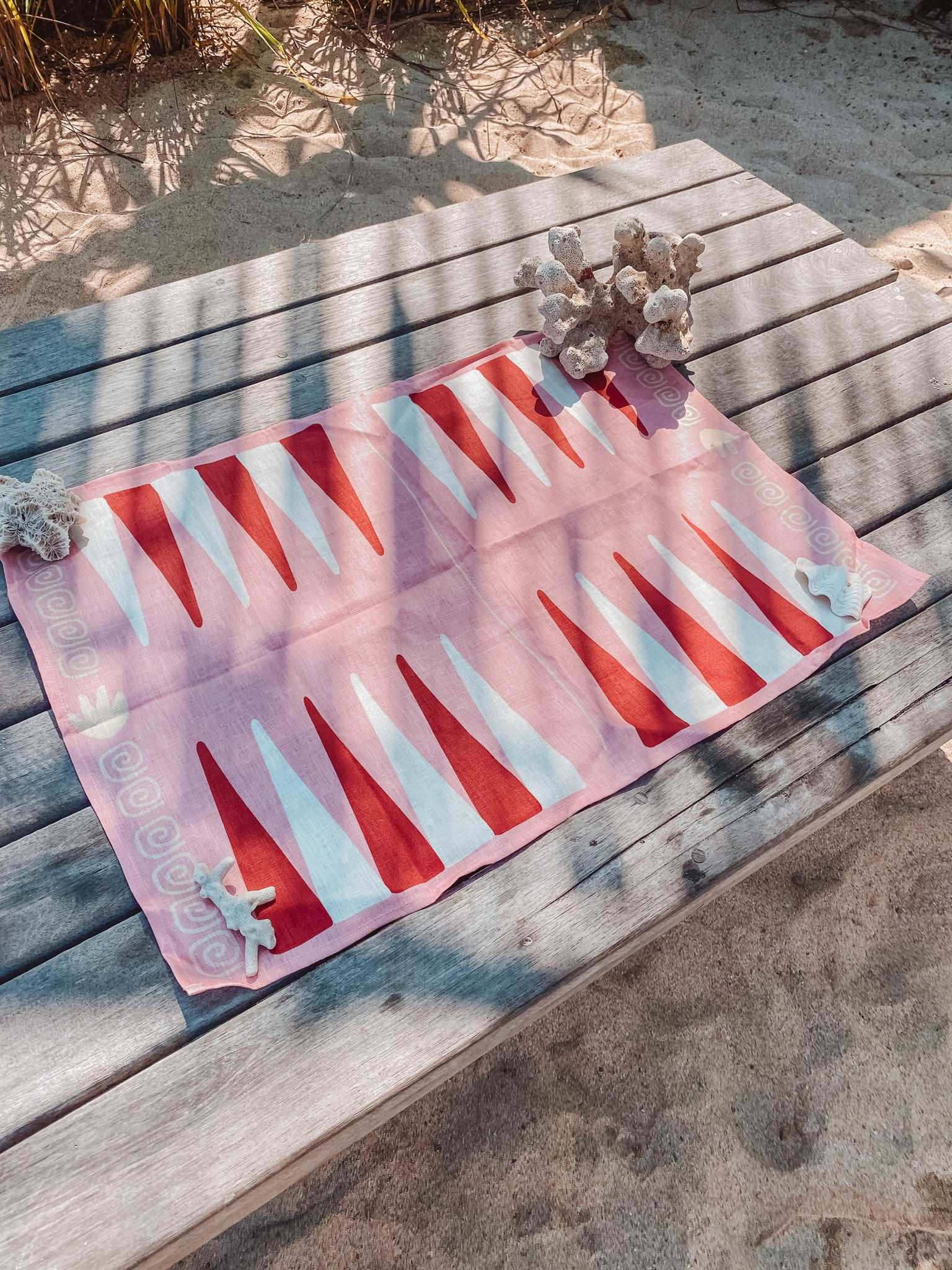 LE JEU DE BACKGAMMON