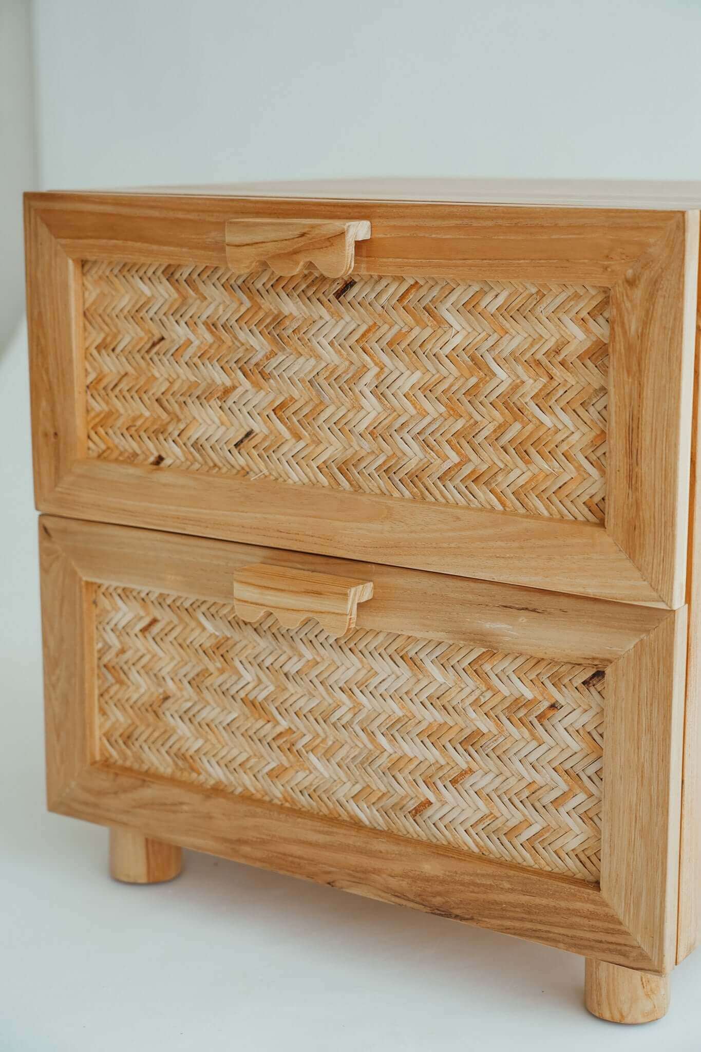 LES TIROIRS DE LA TABLE D'APPOINT DESA