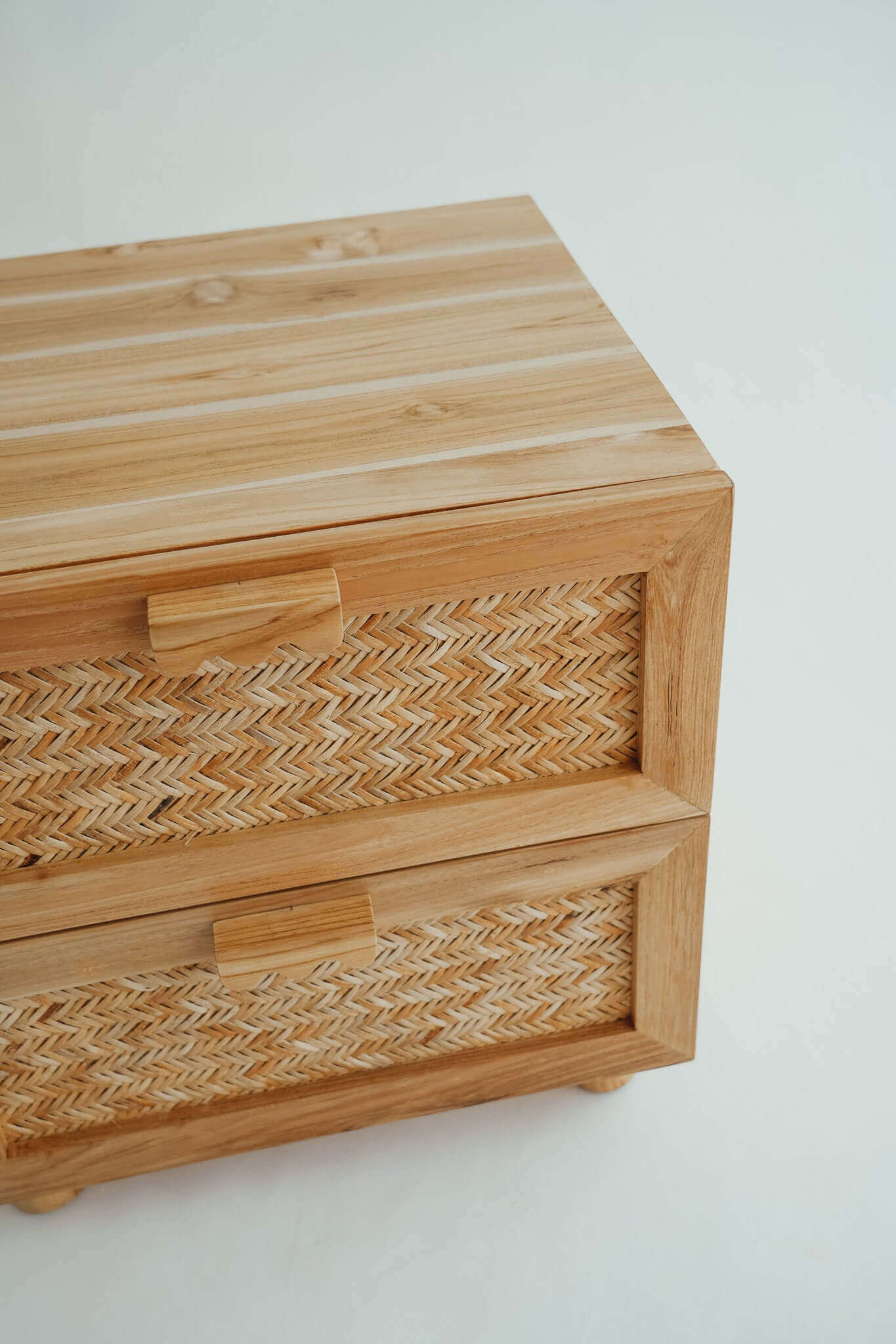 LES TIROIRS DE LA TABLE D'APPOINT DESA