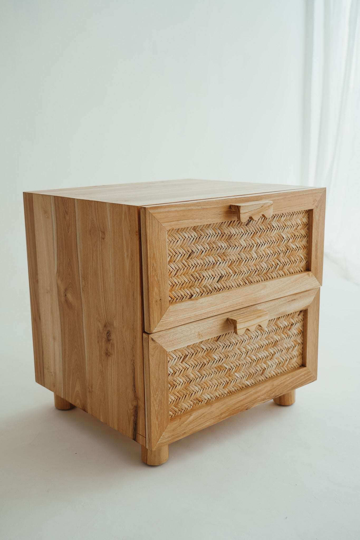 LES TIROIRS DE LA TABLE D'APPOINT DESA