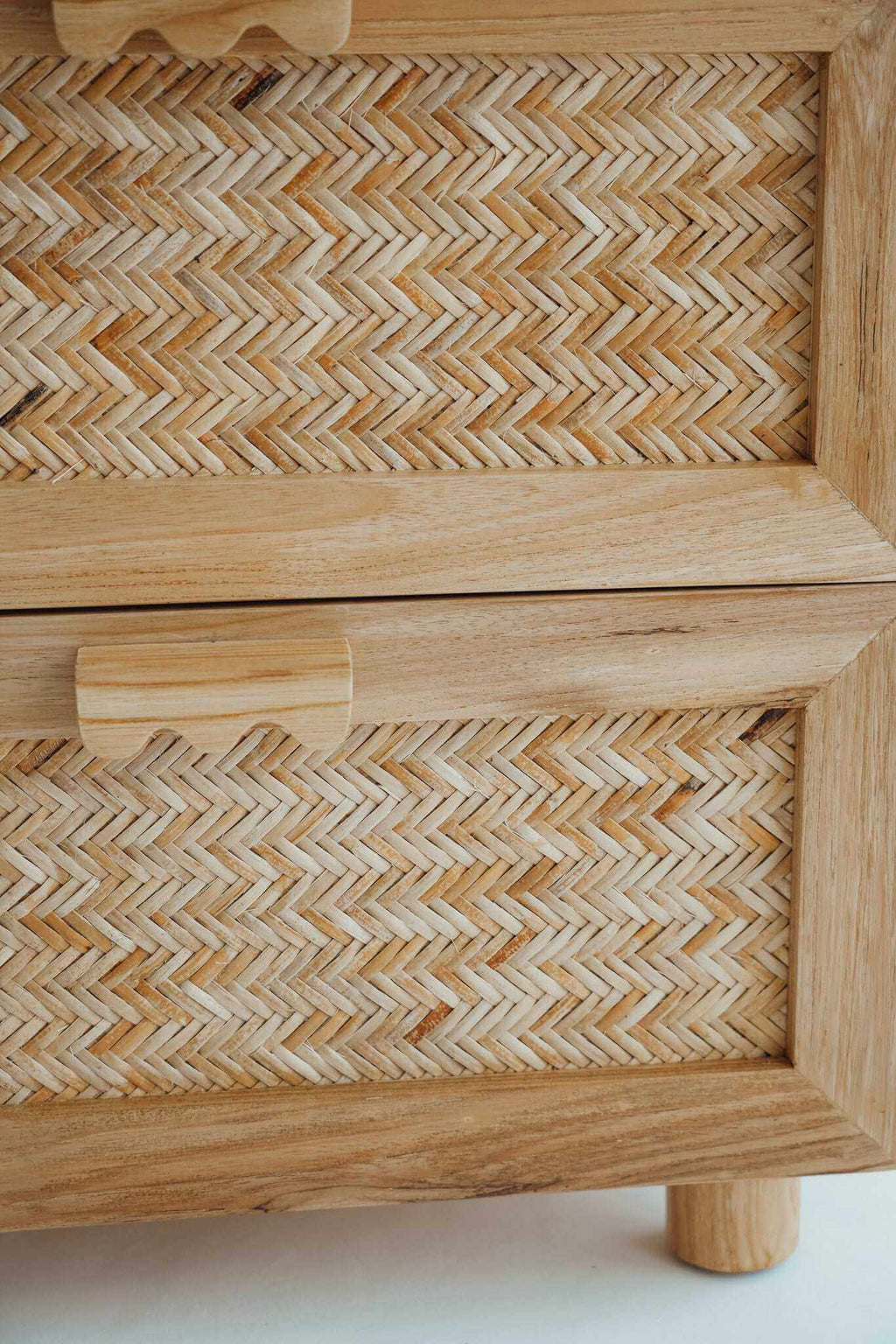 LES TIROIRS DE LA TABLE D'APPOINT DESA