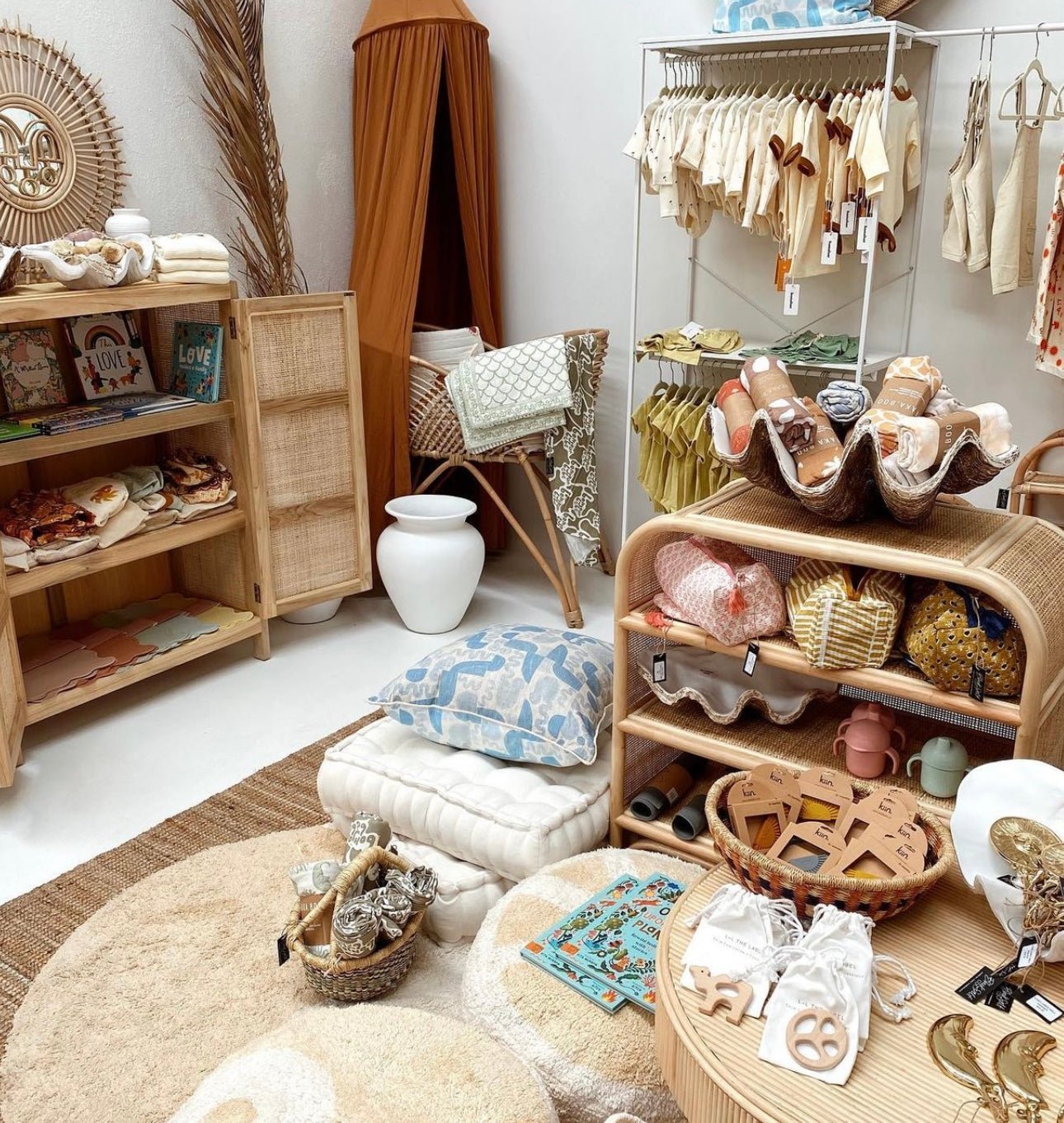 LE MEUBLE À 2 PORTES DE SÉVILLE