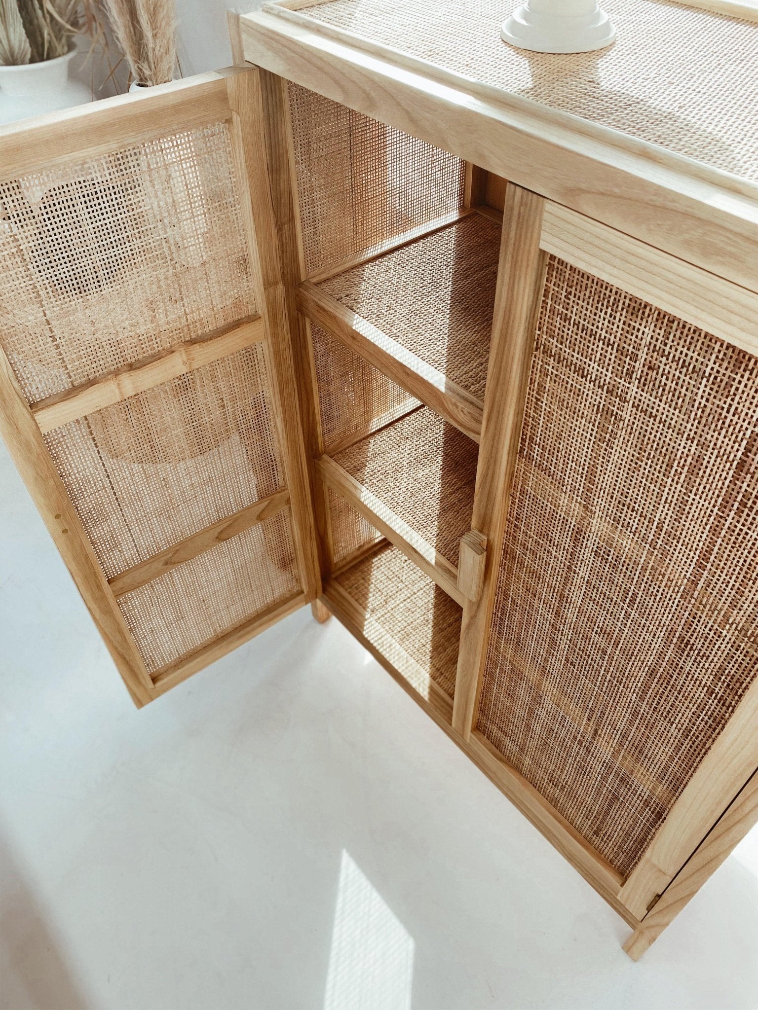 LE MEUBLE À 2 PORTES DE SÉVILLE